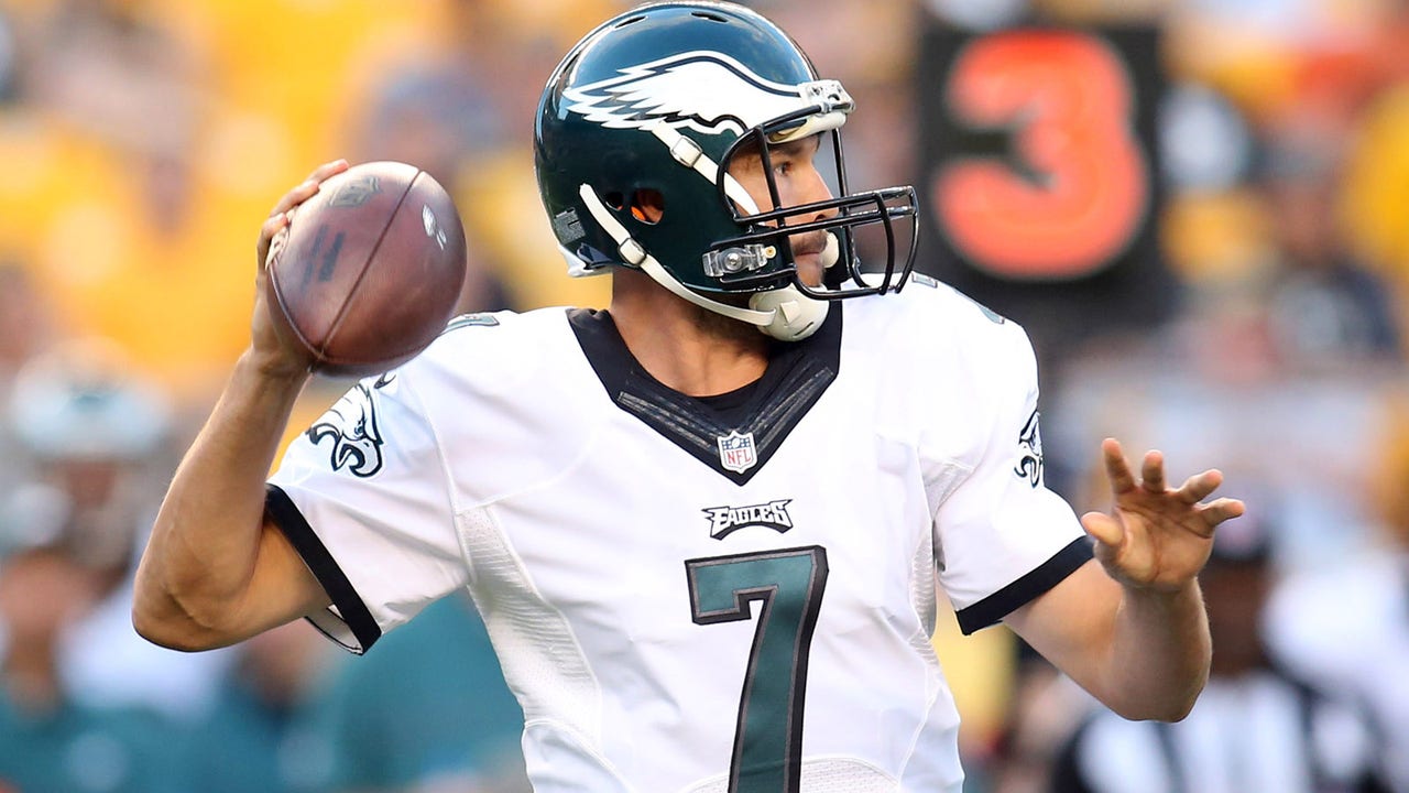 Vikings trade first-round draft pick for quarterback Sam Bradford